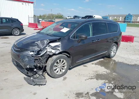 2019 Chrysler Pacifica Touring L z USA, uszkodzony, nr VIN 2C4RC1BG0KR680795